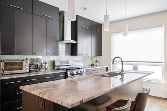 Beautiful 5-bedroom Pilsen Home w/ Parking! - Image 5