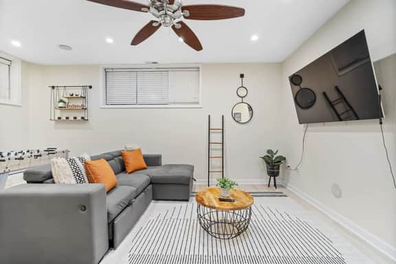 Spacious Duplex - 4BD/3BA - Sleeps 12! - Image 4