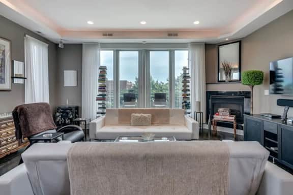 Upscale Penthouse Private Balcony Amazing Views - Image 5