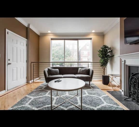 Urban Designer Flat in Noble Square - Sleeps 8 - Image 4