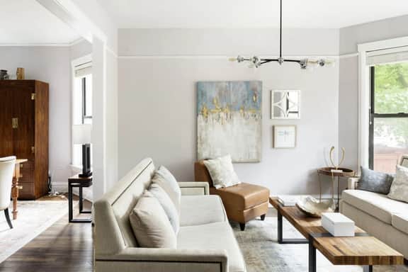 Contemporary Apartment Near Wrigley Field w/ Yard - Image 2