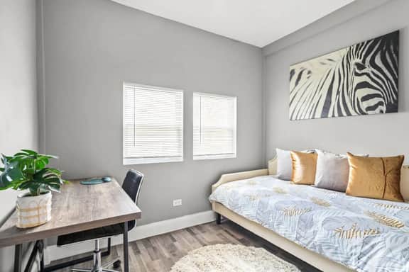 Spacious 8 BDR + 2 Kitchens + Garage! Sleeps 16! - Image 3