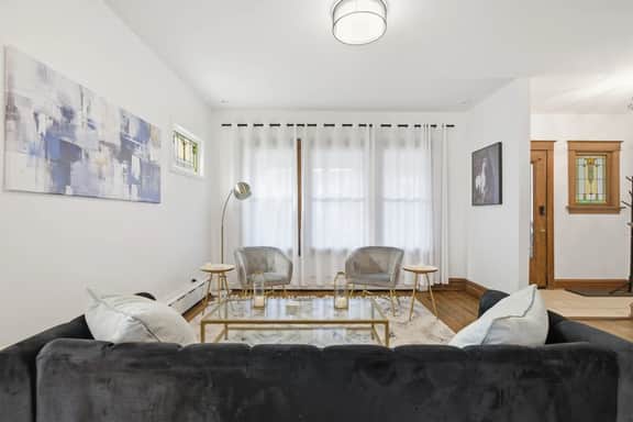Charming Oak Park 4bd/3.5ba and 2 Private Parking - Image 3