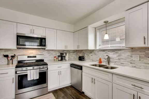 3 Br/2 Ba W/ Building Laundry by Il Med District - Image 4