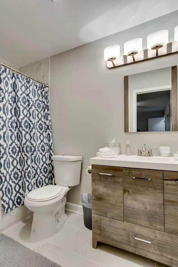 3 Br/2 Ba W/ Building Laundry by Il Med District - Image 3