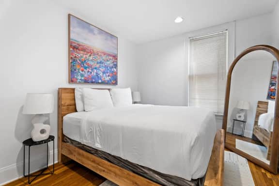 Expansive 4BD - Steps from downtown - Oak Park - Image 5